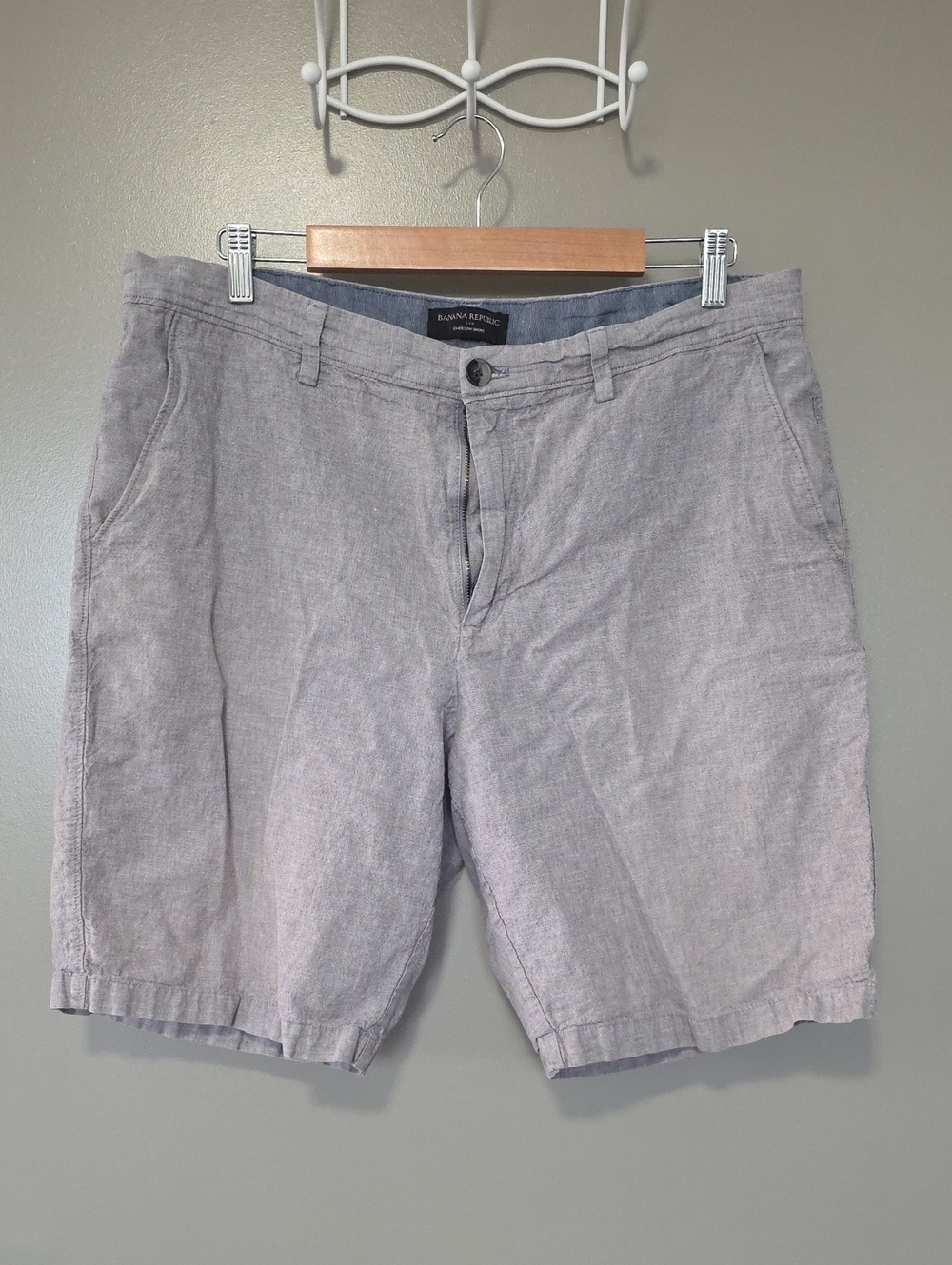 Banana Republic Men's Light Gray Flat-Front Linen-Blend Shorts Size 36
